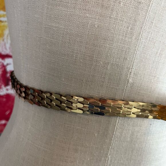 Vintage Women's Belt Gold Tone Metal Scale Elastic Stretch Buckle 1/2" Wide - Picture 2 of 5